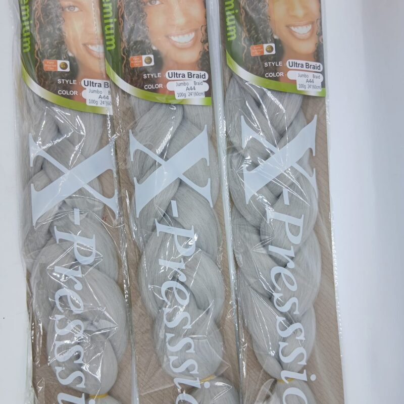 3 Pieces X-pression premium Ultra Braid jumbo braid synthetique. couleur  A44 et 100g 60cm